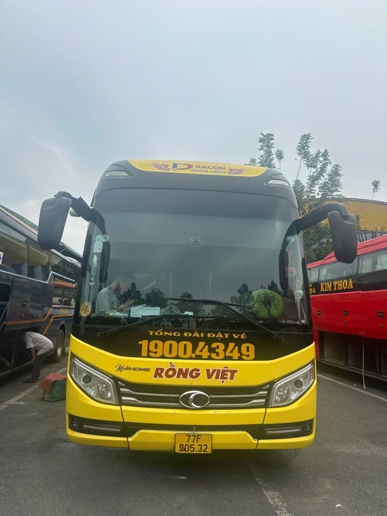 Xe Rồng Việt Limousine Mặt trước xe Limousine 24 phòng