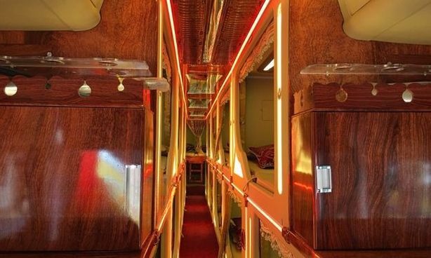 Xe Thế Anh Tiện ích Limousine 20 Cabin VIP