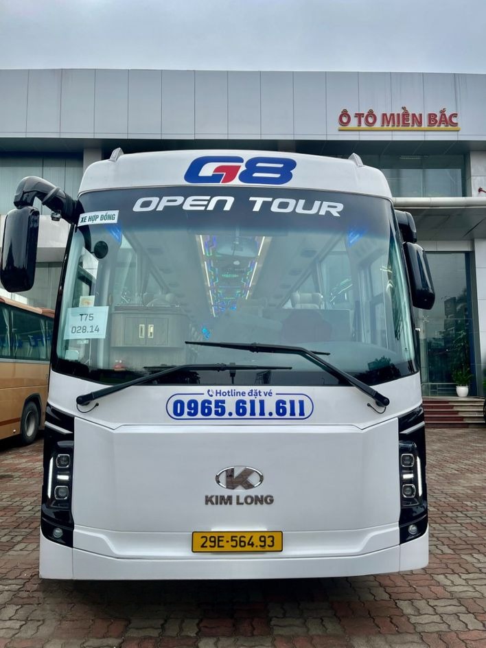 Xe Lovabus Mặt trước xe Limousine 28 chỗ