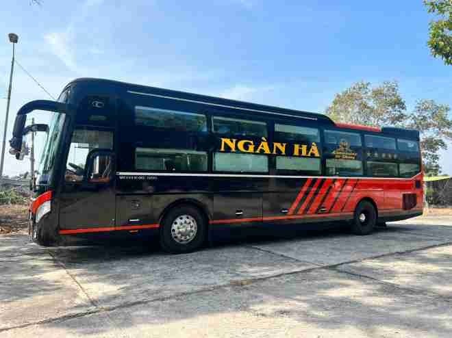 Xe Ngàn Hà (Bình Định) Bên hông xe Limousine 34 chỗ