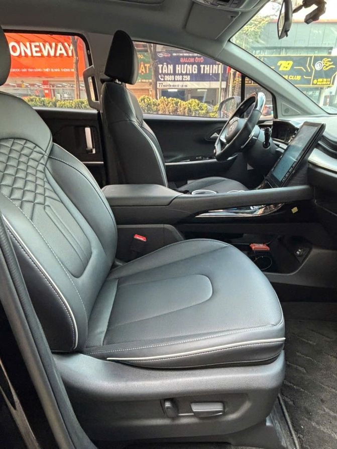 Xe Vũ Hằng Vip Sedan Tiện ích Xe KIA 7 chỗ