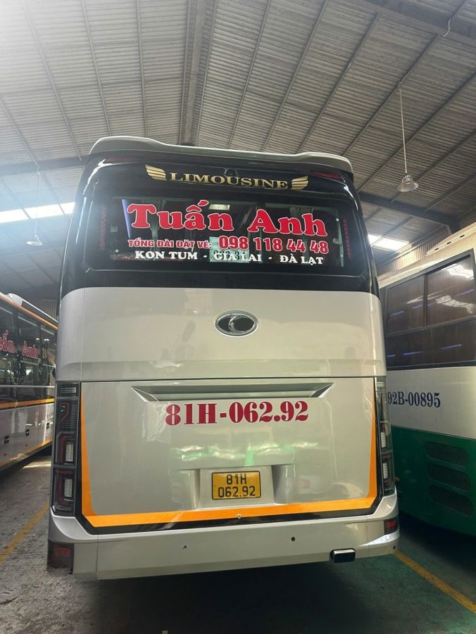 Xe Việt Tân - Đà Lạt Mặt sau xe Limousine 24 phòng