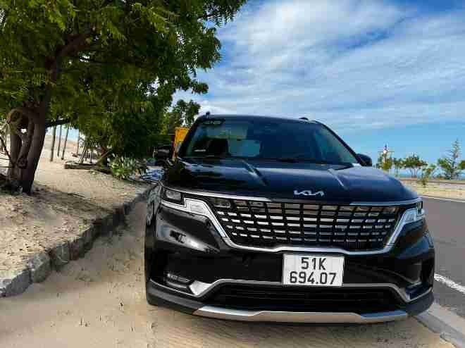 Xe Hoàng Vũ Limousine Mặt trước xe Kia Carnival 6 chỗ vip