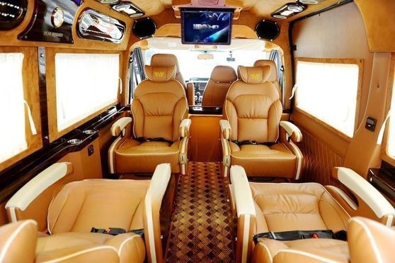 Limousine 9 chỗ Đức Tuấn Limousine