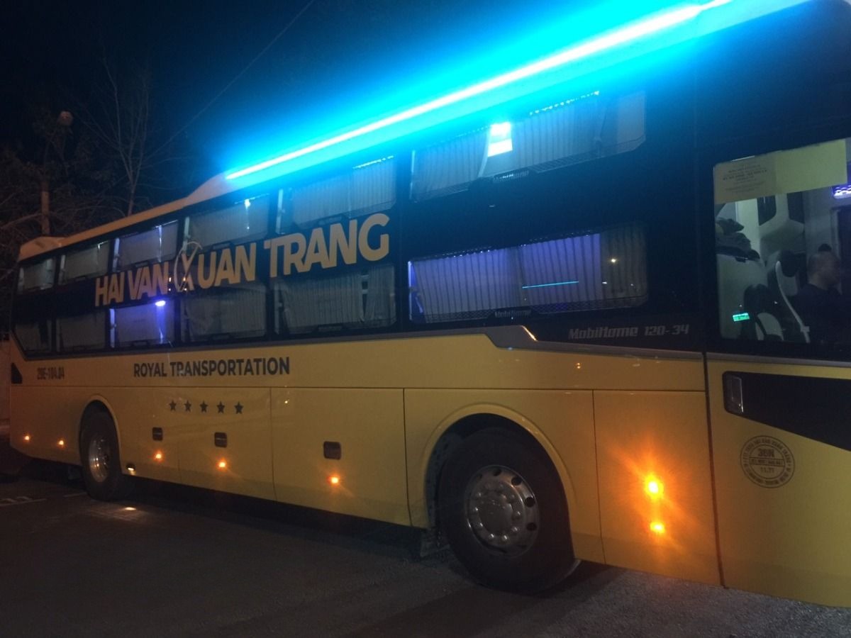 Xe Xuân Tráng Limousine Bên hông xe 