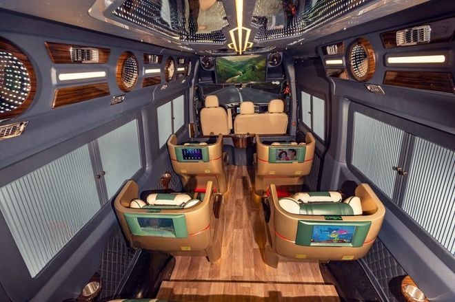 Xe Rạng Đông Ghế ngồi Nội thất Tiện ích Limousine Ghế Massage 11 chỗ