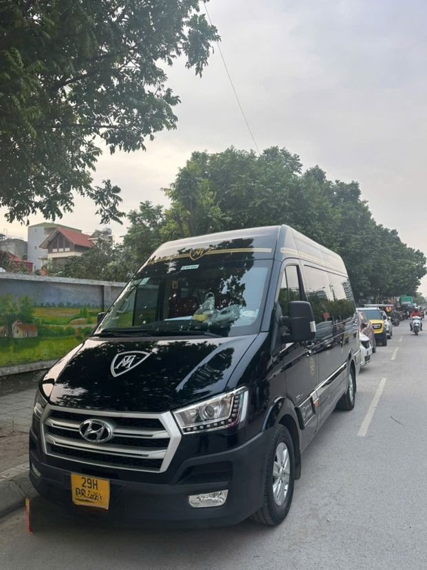 Xe Newstar Travel Mặt trước xe Limousine 11 chỗ
