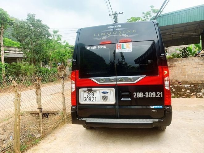 Xe Mạnh Kiên (Mai Châu) Mặt sau xe Limousine 9 chỗ