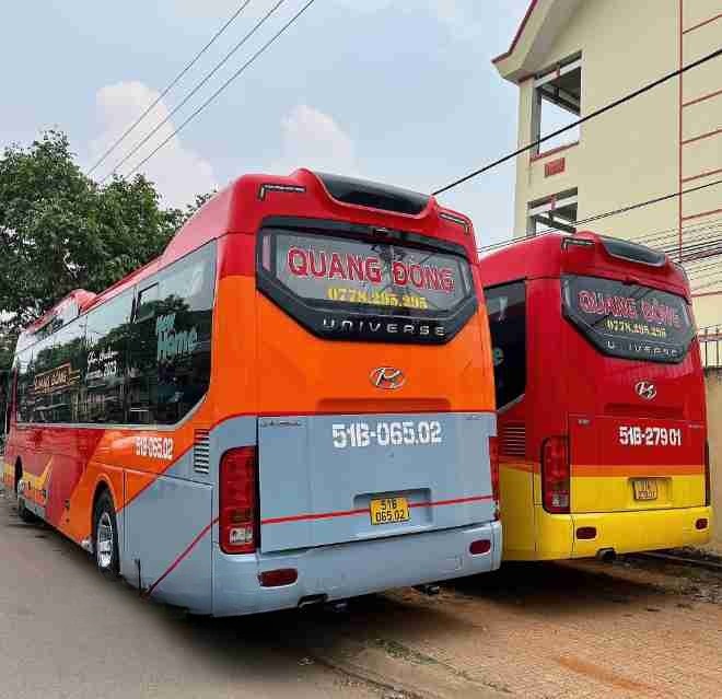 Xe Quang Đông (Đắk Lắk) Mặt sau xe Giường nằm 40 chỗ