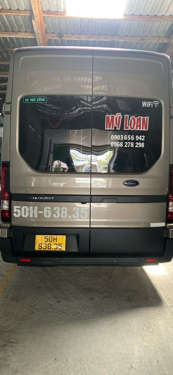 Xe Mỹ Loan Mặt sau xe Ford 18 chỗ