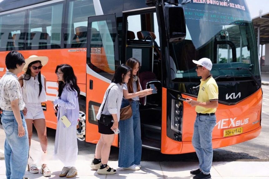 Xe MexBus Bên hông xe Mặt trước xe Limousine 27 chỗ