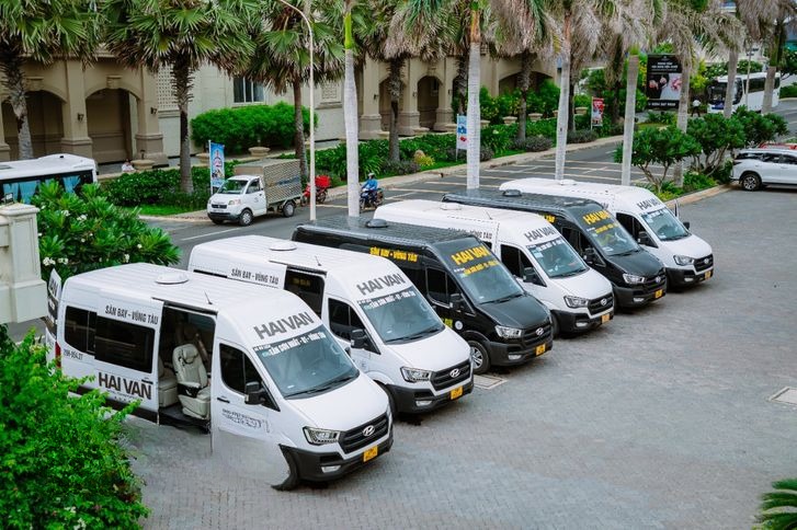 Xe Hải Vân Vũng Tàu Mặt trước xe Bên hông xe Limousine 9 chỗ Economy