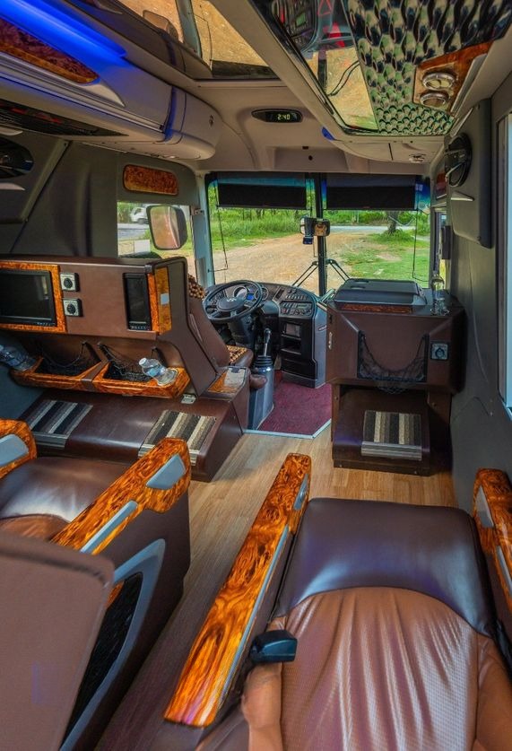 Xe Ninh Bình Travel Nội thất Limousine 18 chỗ