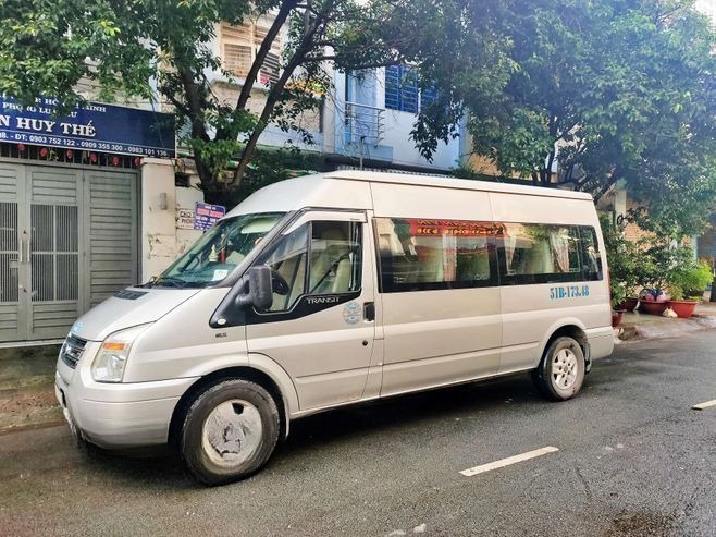Xe Kim Anh (Bến Tre) Bên hông xe Ghế ngồi 16 chỗ