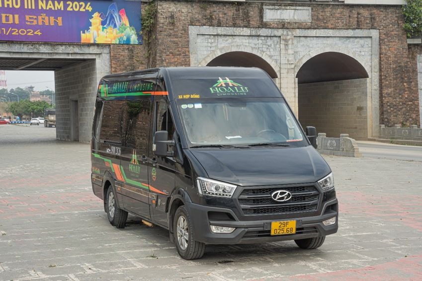 Xe Hoa Lư Limousine Mặt trước xe 