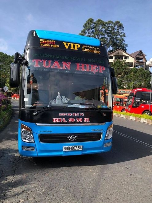 Xe Tuấn Hiệp Mặt trước xe Limousine giường nằm 32 chỗ