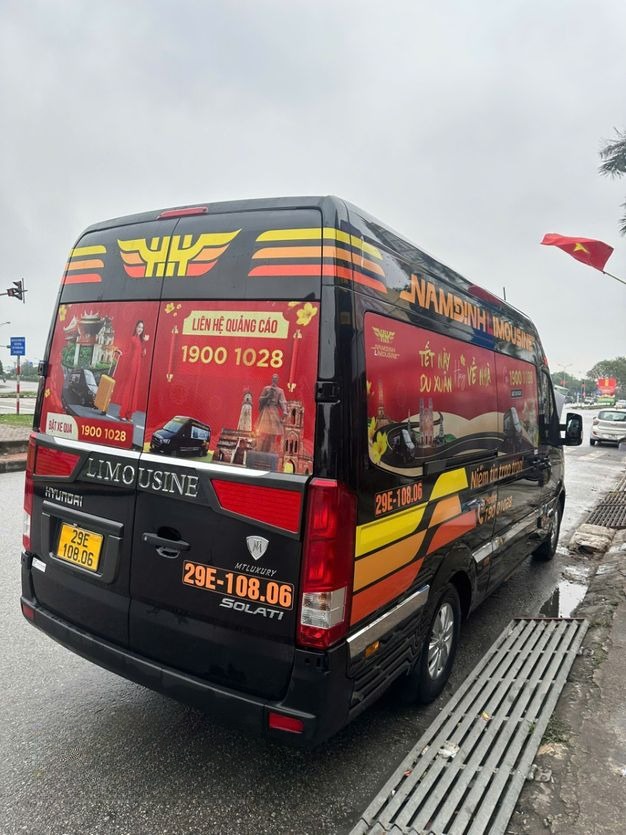 Xe Nam Định Limousine Mặt sau xe 