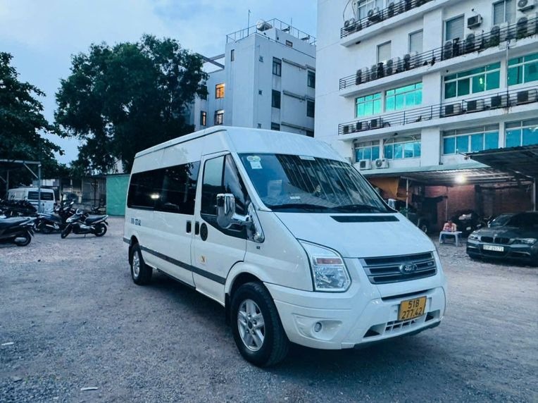 Xe G5Car Mặt trước xe Limousine 9 chỗ