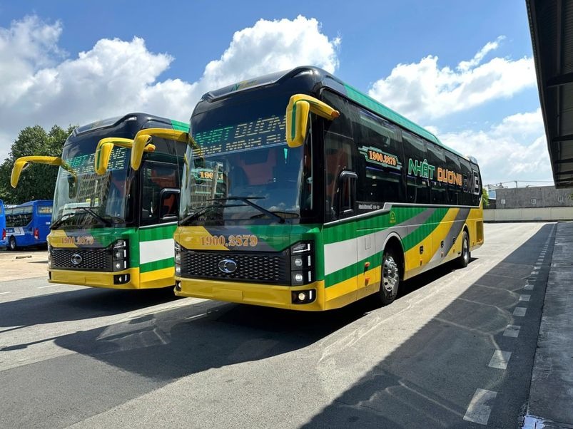 Xe Nhật Dương - Bình Minh Bus Mặt trước xe Bên hông xe Limousine phòng 22 đôi (WC)