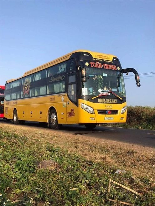 Xe Tuấn Trung Mặt trước xe Bên hông xe Limousine 34 giường