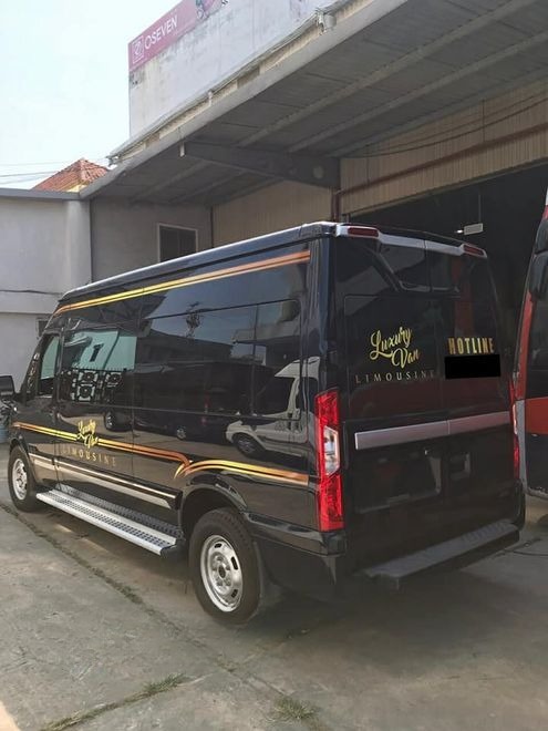 Xe Luxury Van Limousine Mặt sau xe Limousine 9 chỗ VIP