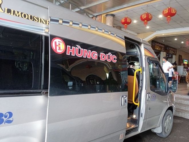 Xe Hùng Đức (Quảng Ninh) Bên hông xe Ghế ngồi 16 chỗ