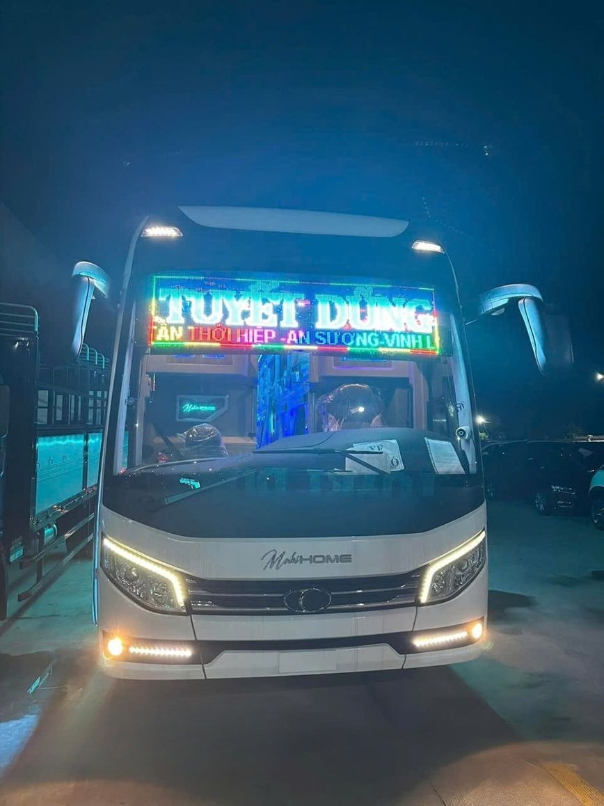 Xe Tuyết Dũng Mặt trước xe Limousine 34 phòng