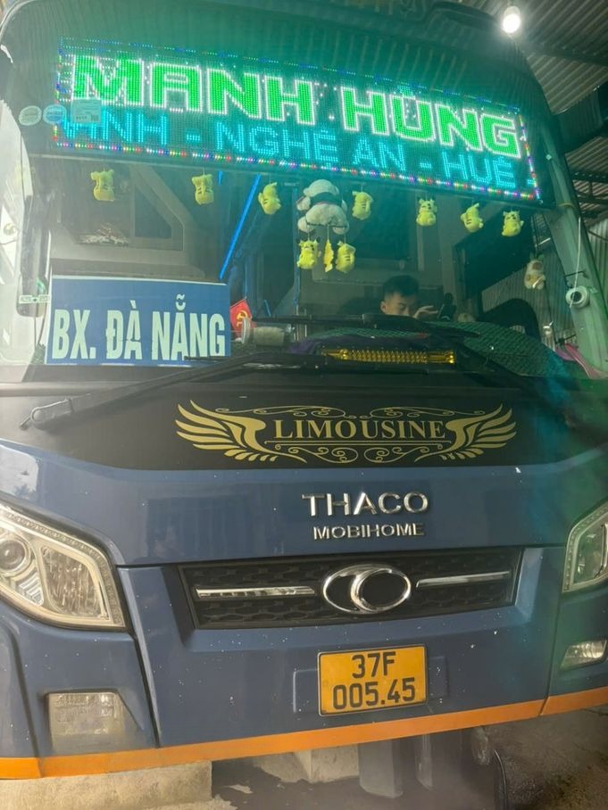 Xe Mạnh Hùng (Nghệ An) Mặt trước xe Xe 22 phòng đôi