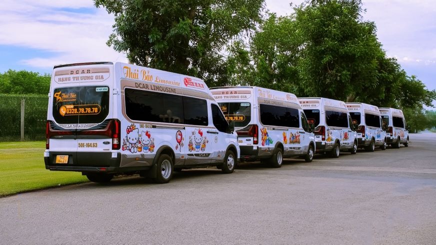 Xe Lovabus Mặt sau xe Bên hông xe Limousine 10 chỗ