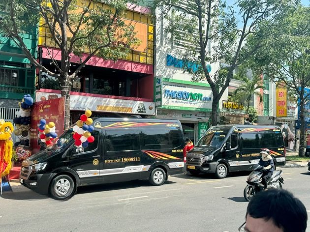 Xe Bến Thành Travel Bên hông xe Limousine 9 chỗ