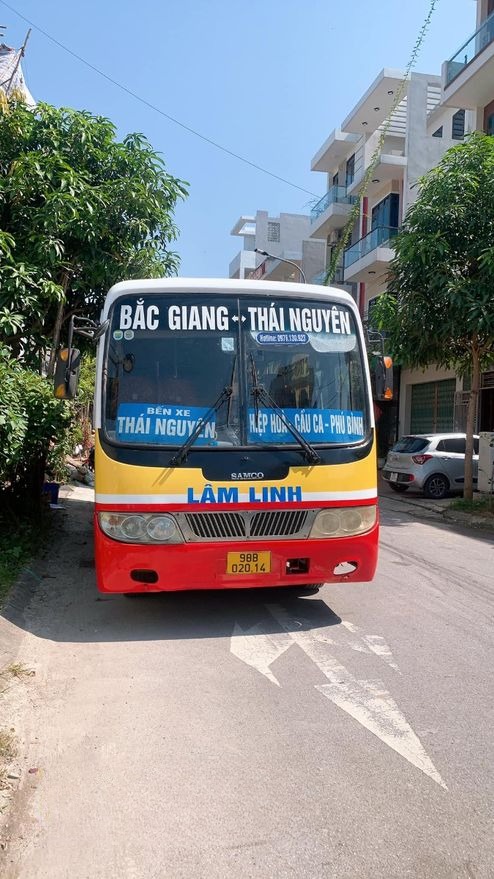 Xe Lâm Linh Mặt trước xe Ghế ngồi 30 chỗ