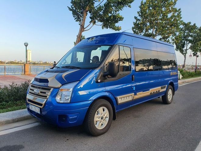 Xe Minh Quân Limousine Bên hông xe Limousine 9 chỗ VIP
