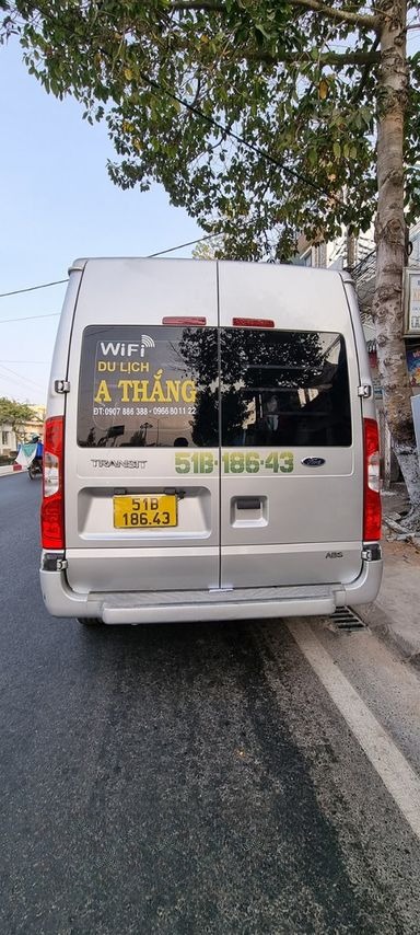 Xe A Thắng  Mặt sau xe Ghế ngồi 16 chỗ
