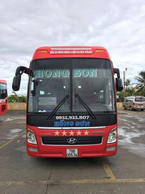 Xe Hồng Sơn (Phú Yên) Mặt trước xe Giường nằm 41 chỗ 