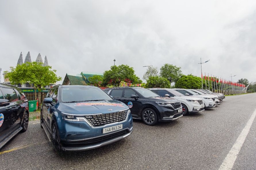 Xe Móng Cái Luxury Mặt trước xe Xe 7 chỗ
