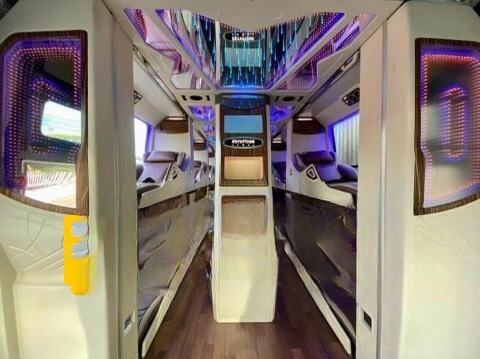 Xe Quang Nghĩa Nội thất Cabin phòng 22 chỗ