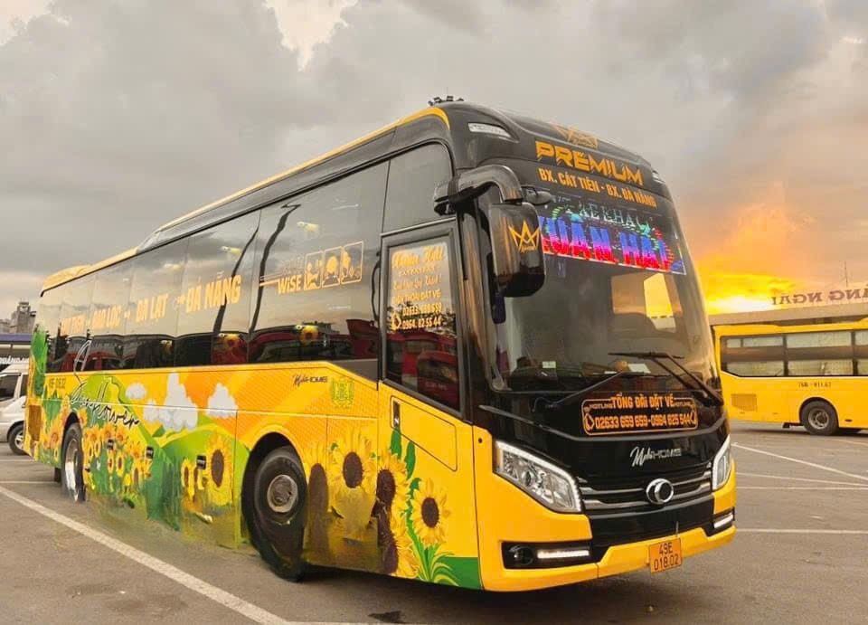 Xe Xuân Hải Mặt trước xe Bên hông xe Limousine 24 Phòng Đôi