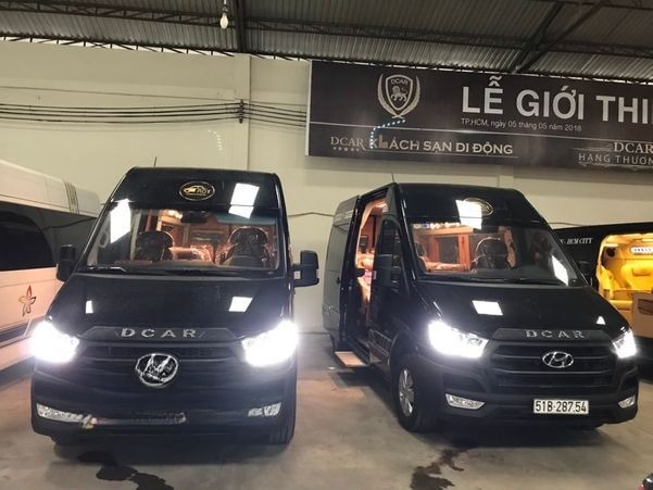 Xe ADT Limousine Mặt trước xe Limousine 9 chỗ