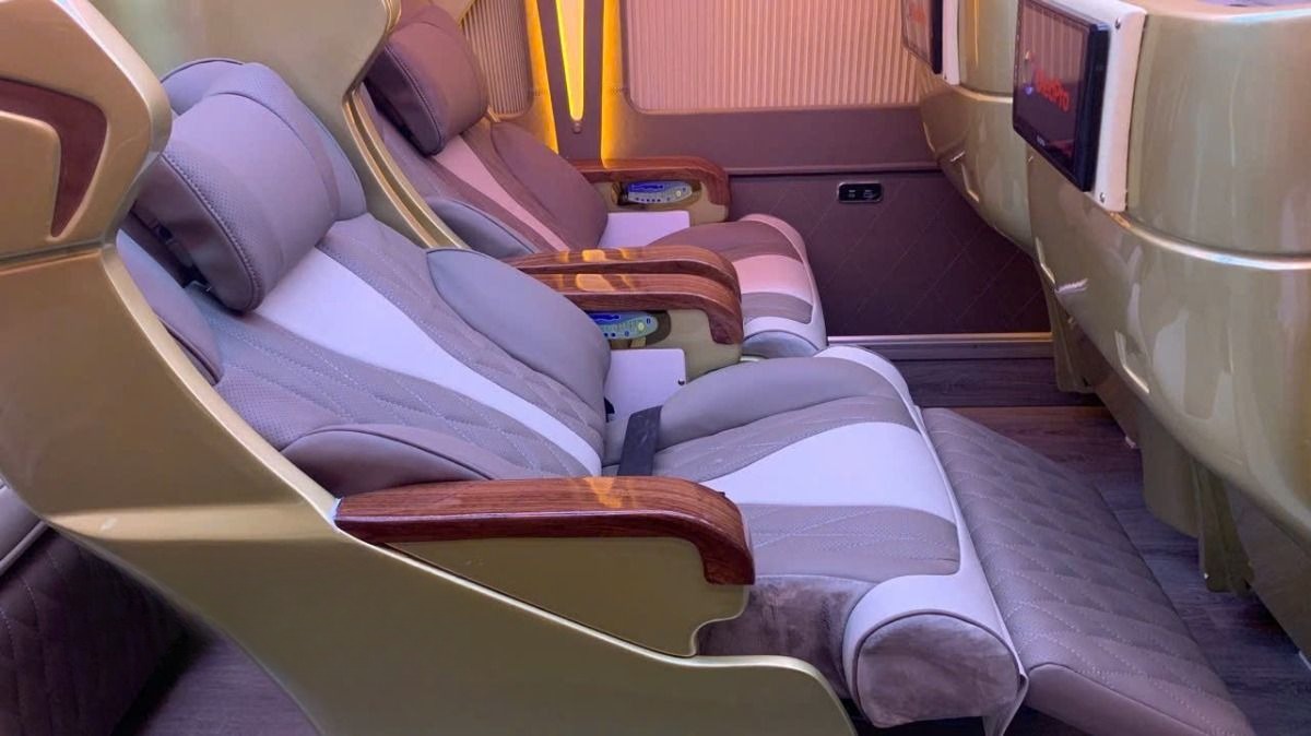 Xe Vie Limousine Nội thất Limousine 18 chỗ