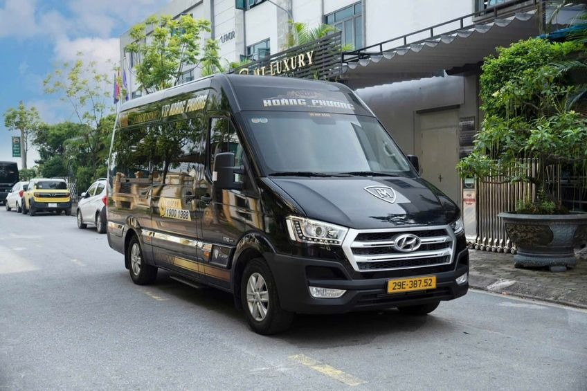 Xe Hoàng Phương Limousine (Hải Phòng) Mặt trước xe Limousine 9 chỗ