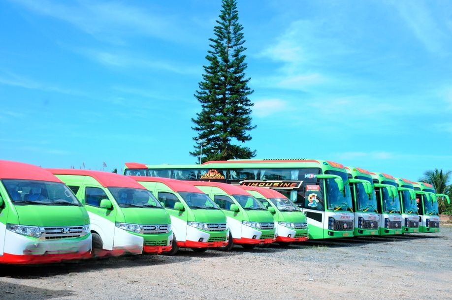 Xe Điền Linh Limousine Bên hông xe Limousine 36 giường