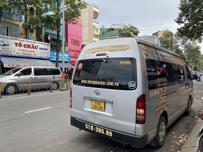 Xe Lovabus Mặt sau xe Bên hông xe Ghế ngồi 16 chỗ