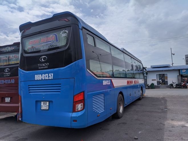 Xe Minh Nghĩa Mặt sau xe Bên hông xe Limousine 32 chỗ