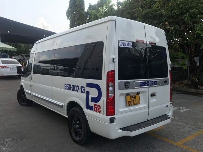 Xe Lovabus Mặt sau xe Limousine 9 chỗ VIP
