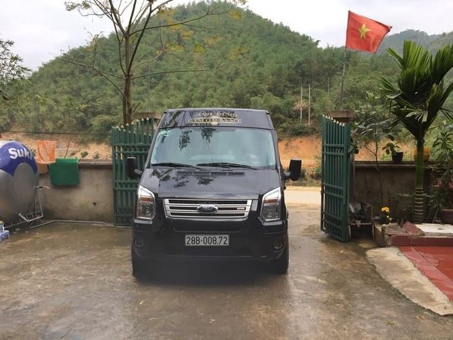 Xe Anh Dũng (Mai Châu) Mặt trước xe Limousine 9 chỗ VIP