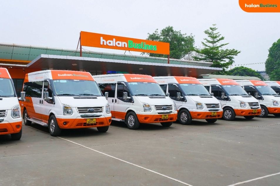 Xe Halan Buslines Bên hông xe Limousine 9 chỗ
