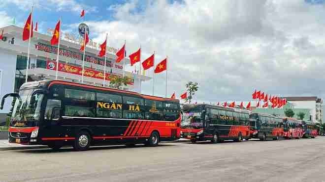 Xe Ngàn Hà (Bình Định) Mặt trước xe Bên hông xe Limousine 34 chỗ