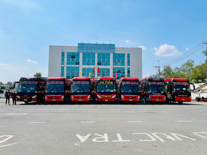 Xe Tư Tiến Mặt trước xe Giường nằm 40 chỗ