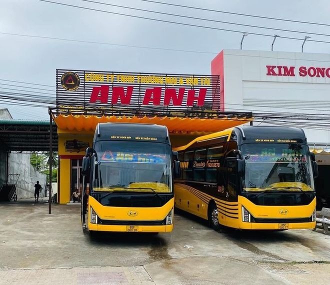 Xe Lovabus Mặt trước xe Limousine giường phòng 24 chỗ
