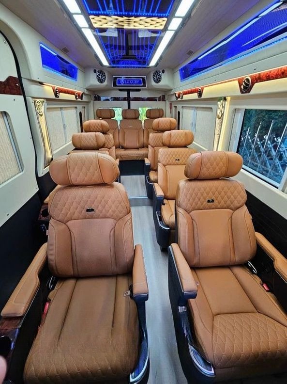 Xe Bình Minh (Mộc Châu Travel) Nội thất Limousine 9 chỗ 